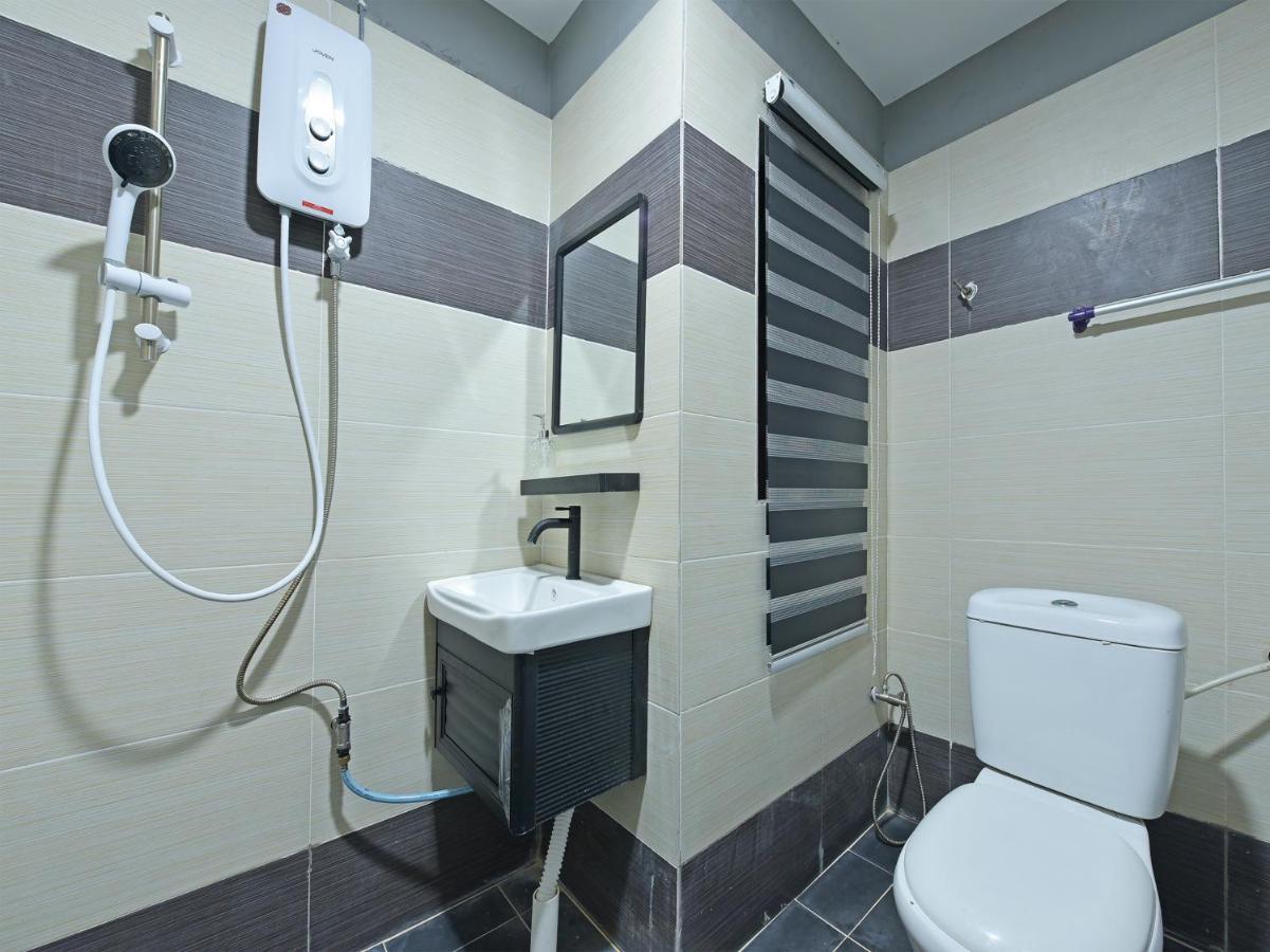 Oyo 90594 Hotel Casalink Paka Екстер'єр фото