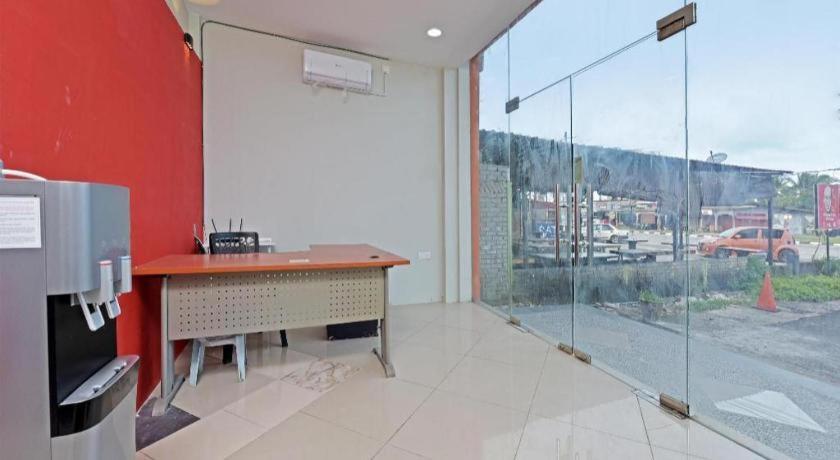 Oyo 90594 Hotel Casalink Paka Екстер'єр фото