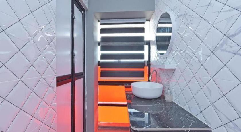 Oyo 90594 Hotel Casalink Paka Екстер'єр фото